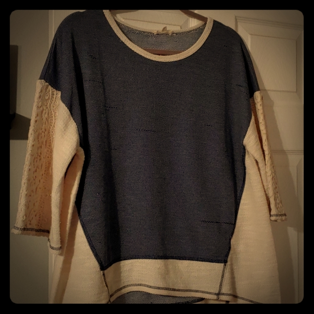 Oddy Top with lace on sleeve Large NWOT